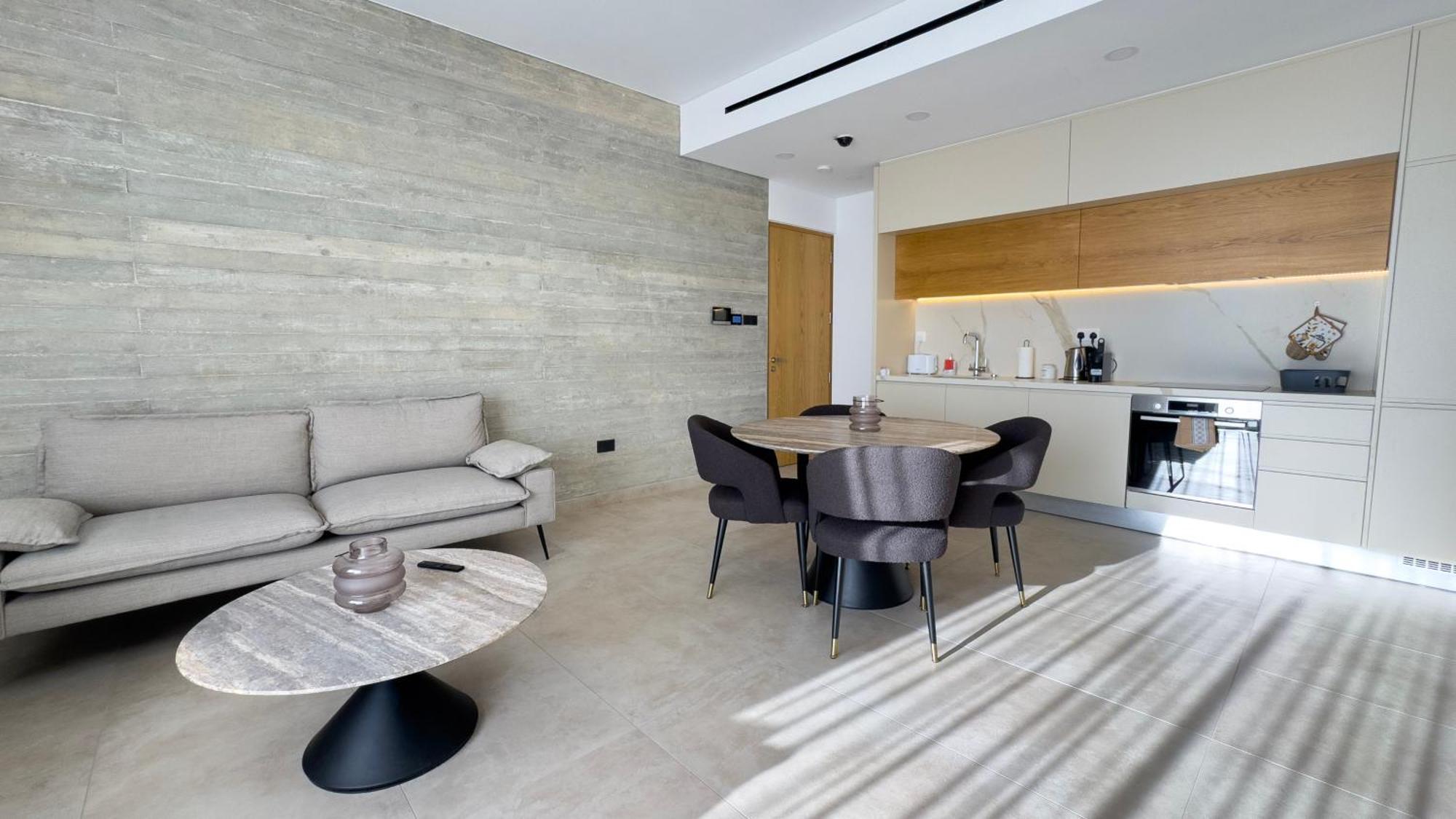 Malberry Park 303 - Modern 2 Bedroom With Pool, Gym, Jaccuzi Apartment