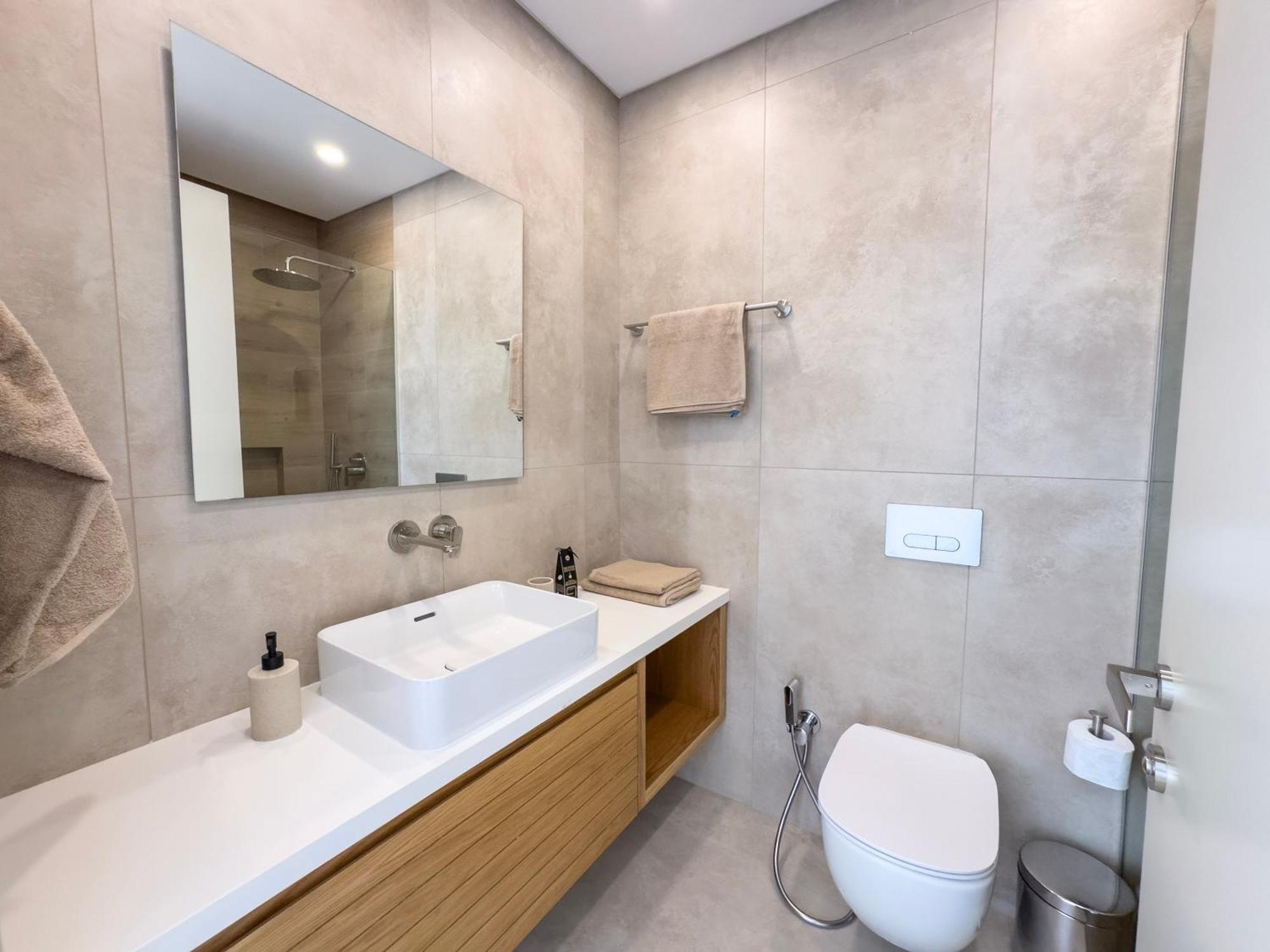 Malberry Park 303 - Modern 2 Bedroom With Pool, Gym, Jaccuzi
