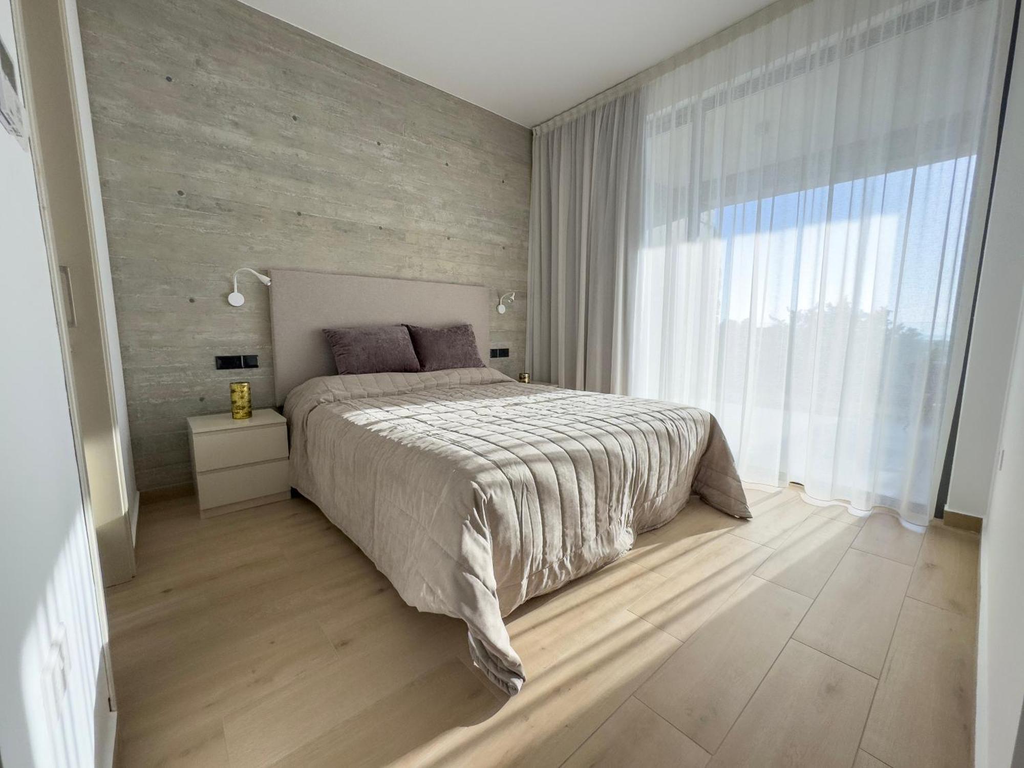 Malberry Park 303 - Modern 2 Bedroom With Pool, Gym, Jaccuzi Apartment *