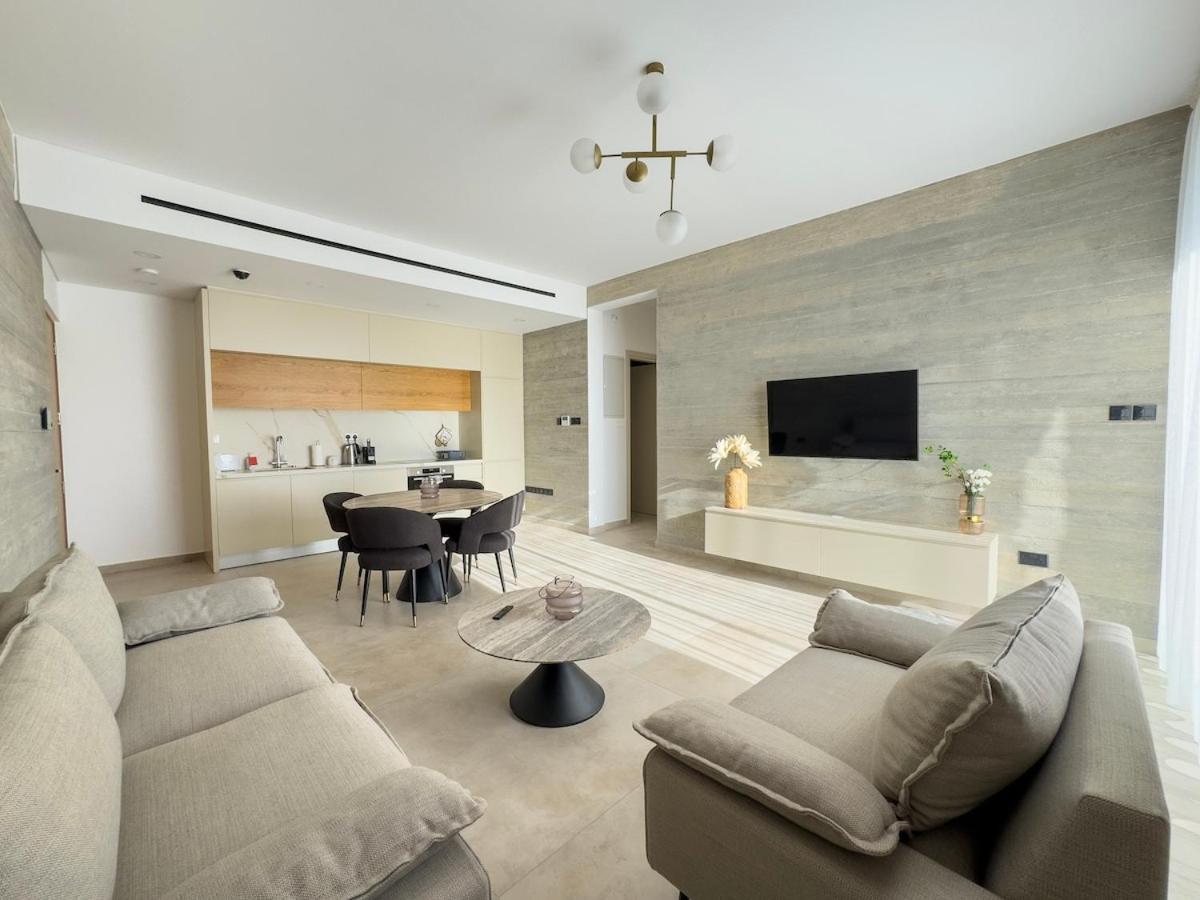 Malberry Park 303 - Modern 2 Bedroom With Pool, Gym, Jaccuzi *